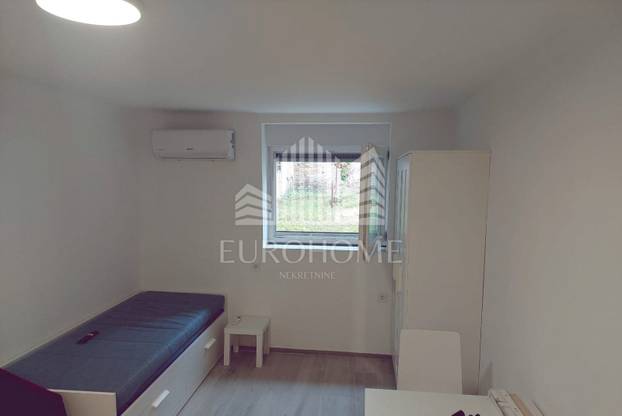 FOTO Nevjerojatno! Iz kreveta palite veš mašinu. Ovaj stan u Zagrebu prodaju za 73.000 eura