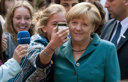 Dosta je prisluškivanja: Angela Merkel više ne koristi iPhone
