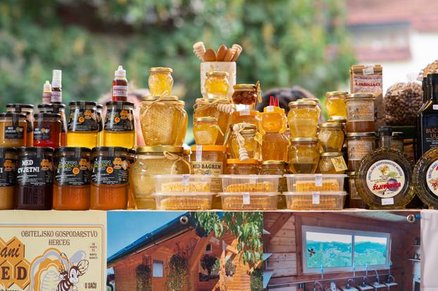 Zagreb: Manifestacija "100% Zagorsko" na Europskom trgu