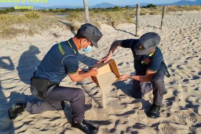 Turisti uzimaju pijesak i školjke na Sardiniji, kazne mogu biti i veće od 20 tisuća kuna