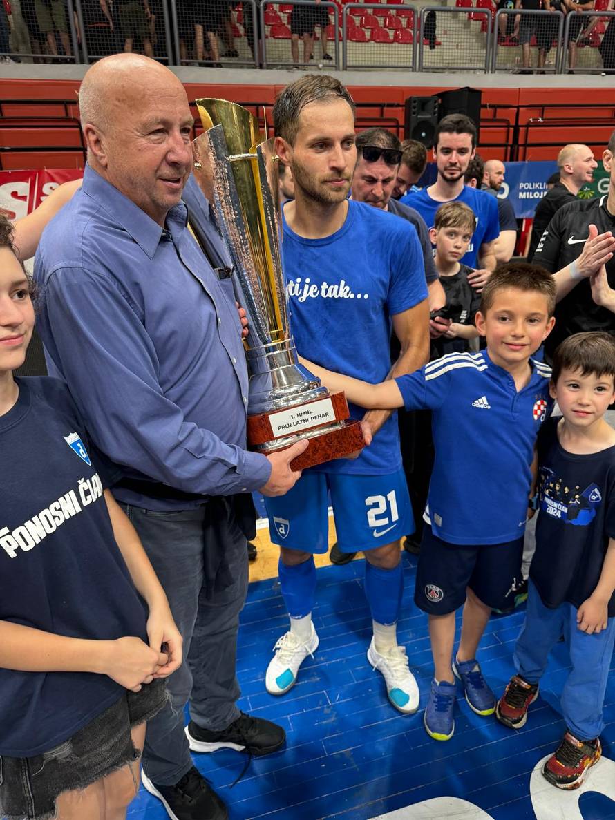 Zajec proslavio s nogometašima Futsal Dinama, adut Olmissuma u suzama: 'Knedla mi je u grlu'