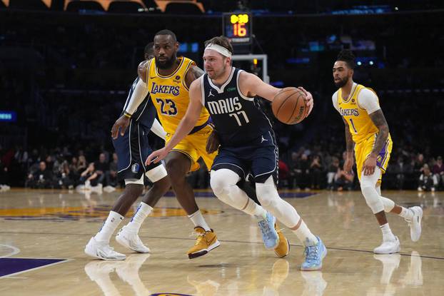 NBA: Dallas Mavericks at Los Angeles Lakers