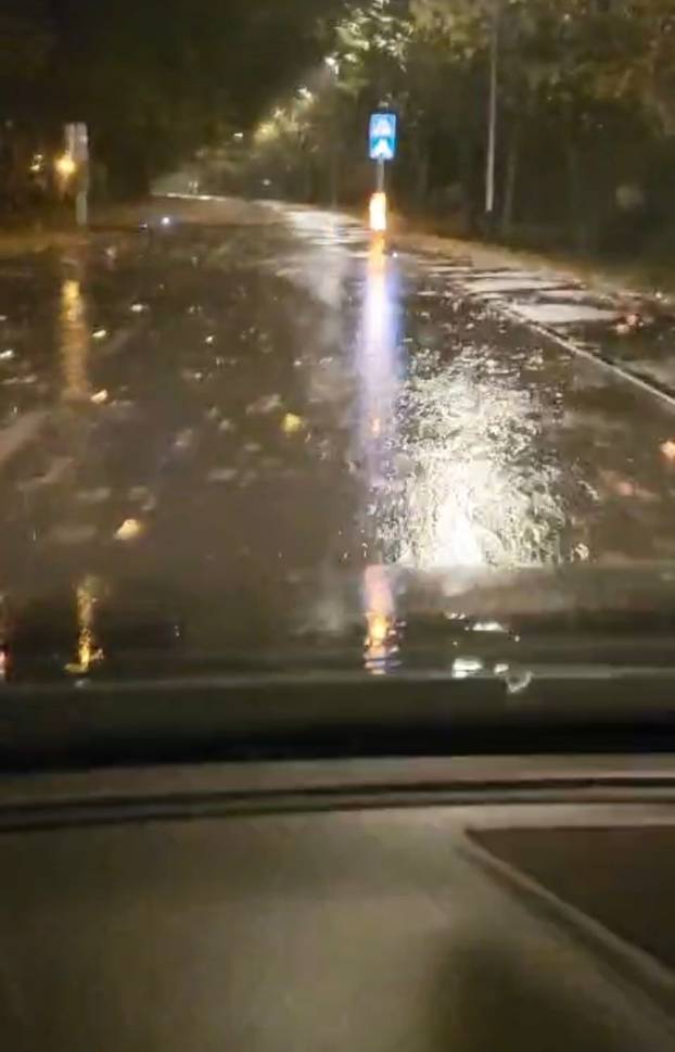 Nevrijeme pogodilo Zagreb. Vatrogasci su imali više od 50 intervencija! Pogledajte fotke