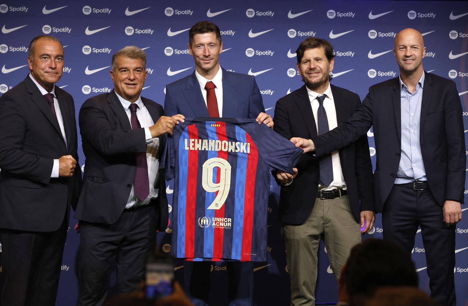 FC Barcelona unveil Robert Lewandowski