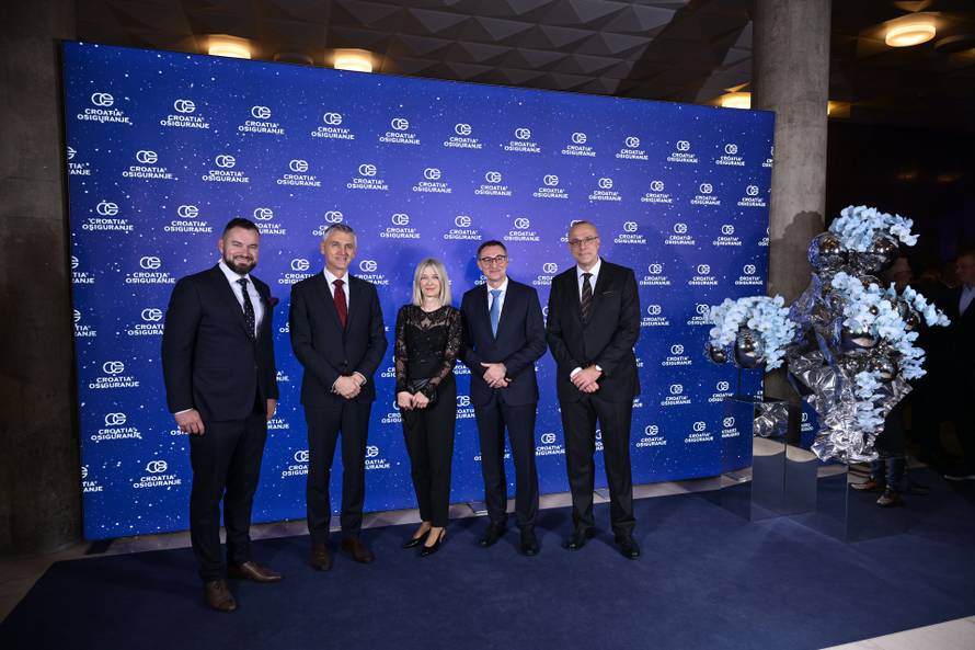 Zagreb: Okupljanje uzvanika uoči Božićnog gala koncerta Croatia osiguranja "Croatia povezana pjesmom"