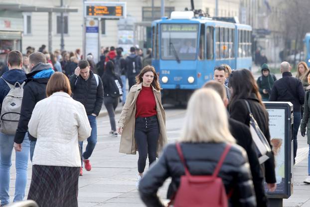 Jutarnja gužva u zagrebačkom javnom prijevozu