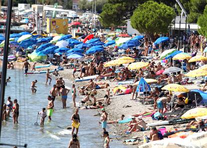 FOTO Prepune plaže u Vodicama