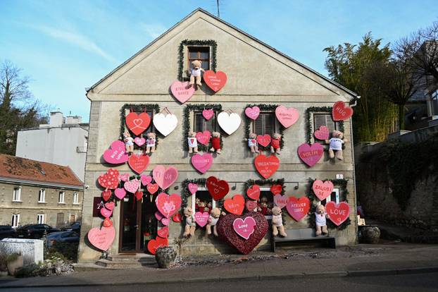 Zagreb: Atelijer sreće u Maloj ulici okićen za Valentinovo 