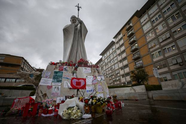 Pope Francis continues treatment at Gemelli Hospital in Rome
