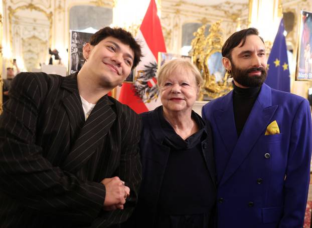 President Alexander Van der Bellen welcomes former Austrian ESC contestants in Vienna