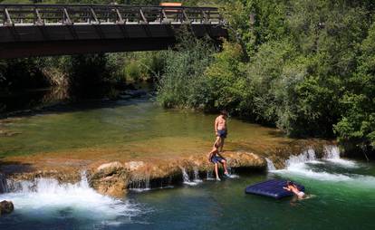 Duga Resa: Spas od ljetnih vrućina mnogi su potražili u Mrežnici