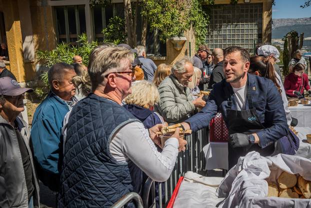 Split: Tomislav Šuta je podjelio preko 1000 porcija graha 