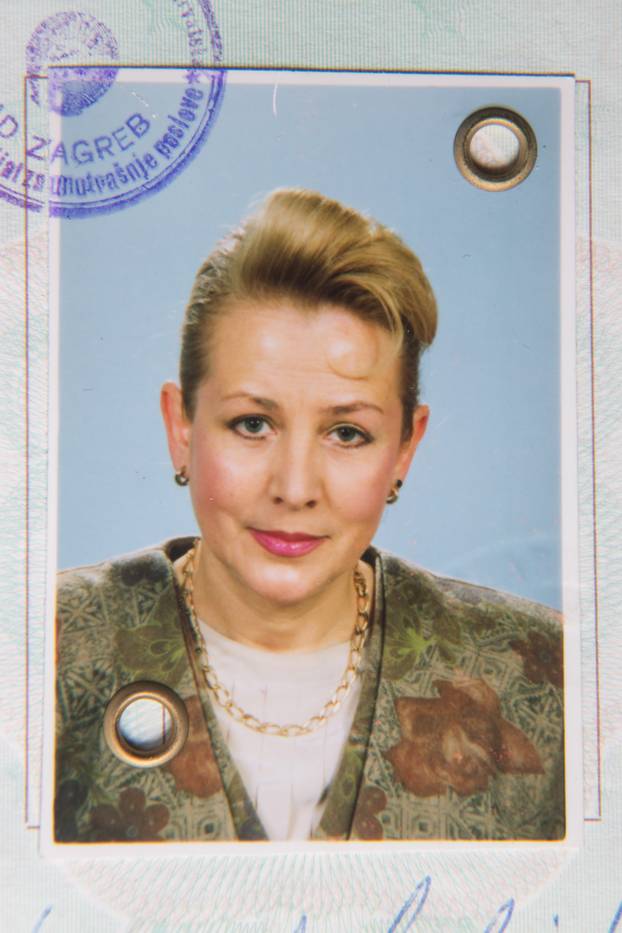 Zagreb: Presnimke fotografija s osobnih dokumenata Ksenije Urli?i?