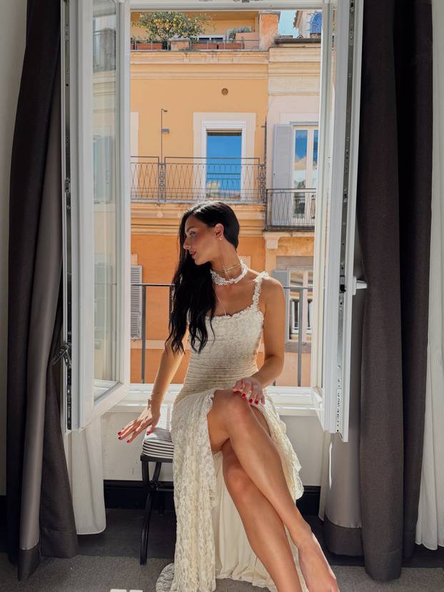 FOTO Ova fatalna balkanska ljepotica pali društvene mreže: Prepoznajete li ju?