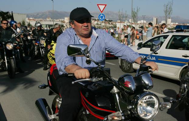 Split: Željko Kerum na ?elu kolone motocikala i oldtimera nakon otvorenja zapadne obale