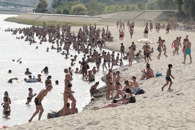 Osijek: Na omiljenom kupalištu na Dravi temperatura pijeska preko 50 stupnjeva