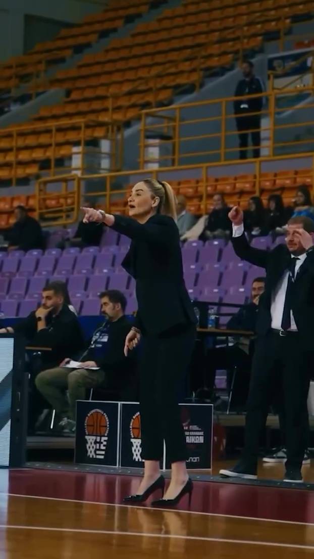 FOTO Trenerica u štiklama ruši barijere i ide u novu avanturu. Nazivaju je 'ženski Fatih Terim'