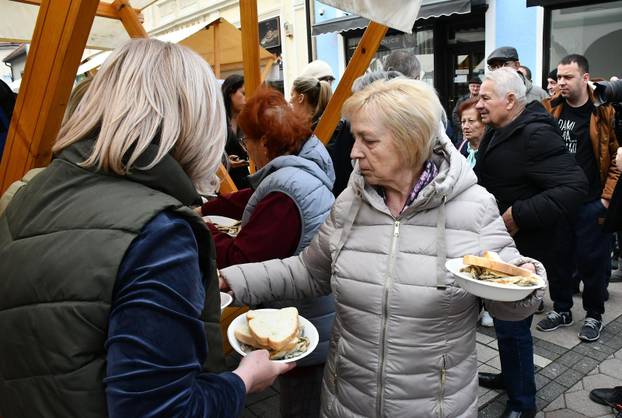 Požega: Udruženje obrtnika i Turistička zajednica na Veliki petak organizirali podjelu posnih obroka građanima