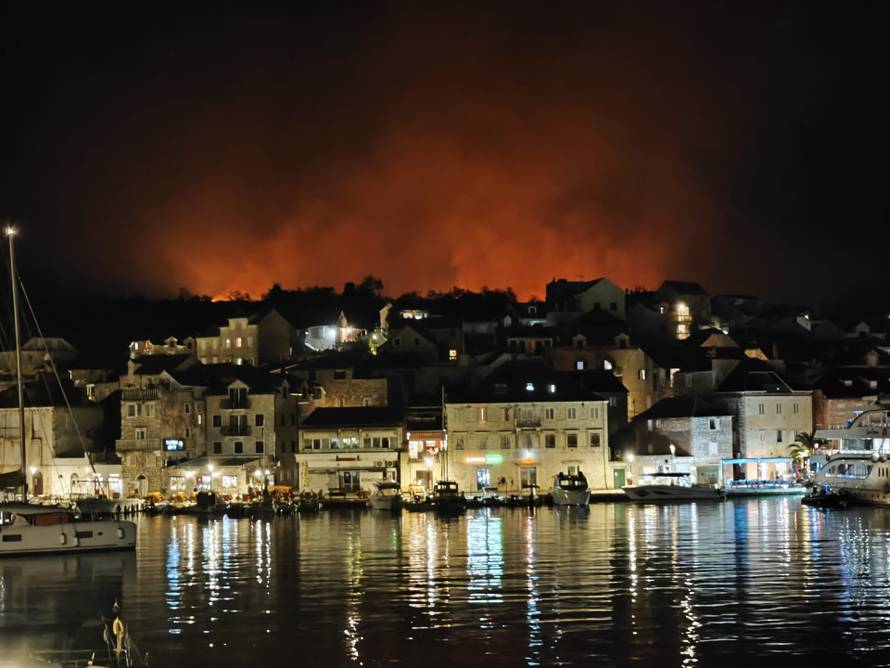 VIDEO Teška noć za vatrogasce na Braču: 'Udario je grom i sve je samo planulo. Užas...'