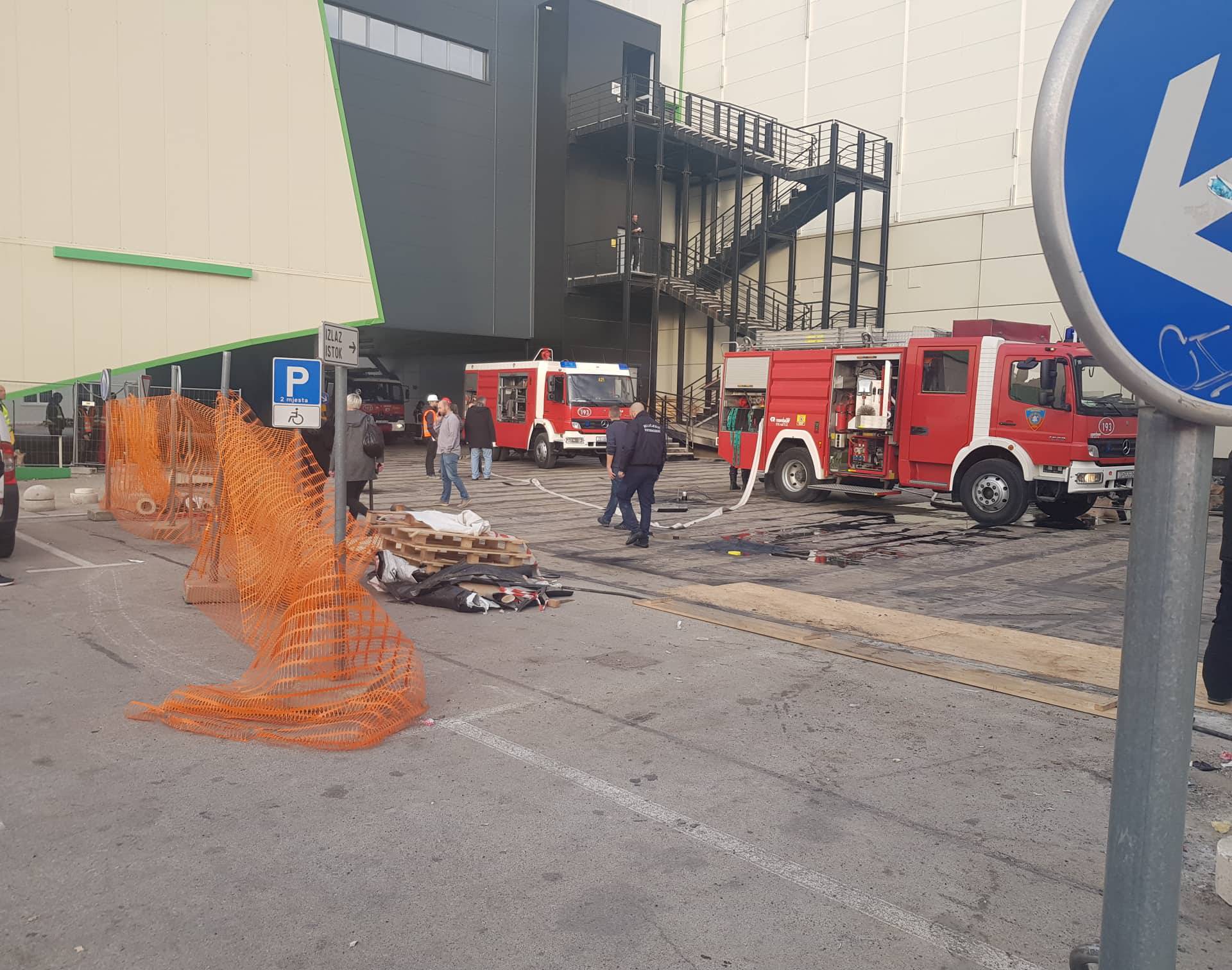 Planulo je za vrijeme radova: Gorjelo skladište Arena Centra