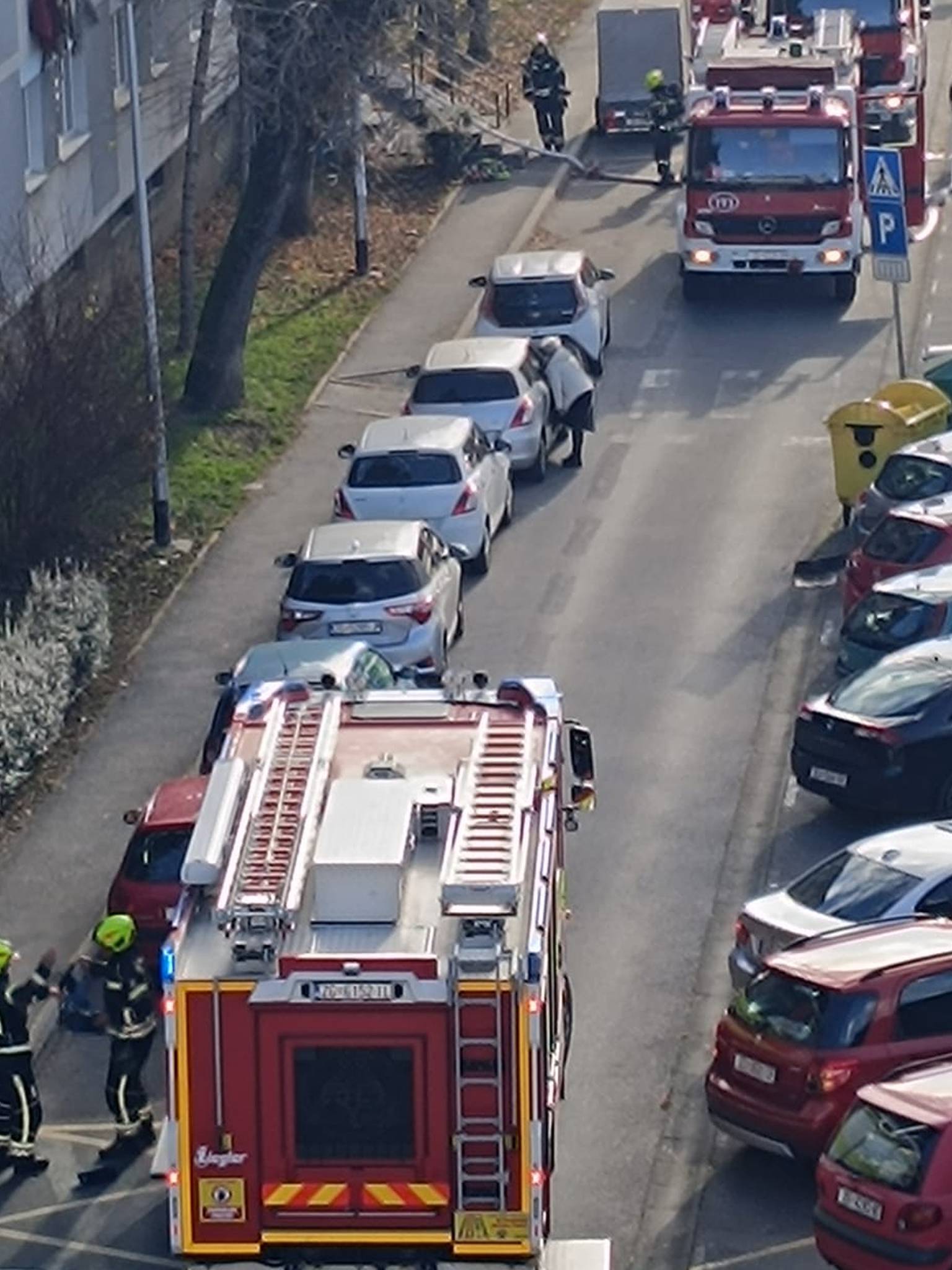 Buktinja u Novom Zagrebu: Evakuirali su stanare s viših katova, čovjek se nagutao dima