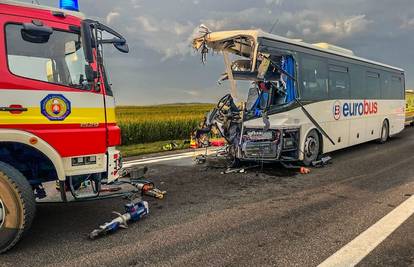 FOTO Užas u Slovačkoj: Sudarili se autobus i kamion. Najmanje jedan mrtav, čak 28 ozlijeđenih