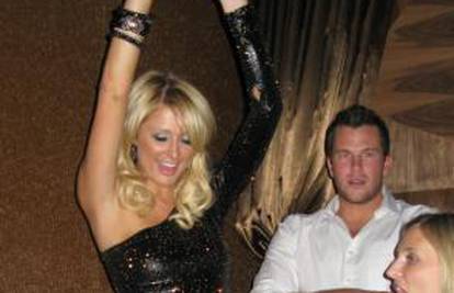 Paris Hilton ostavila dečka i otišla tulumariti s Nicky