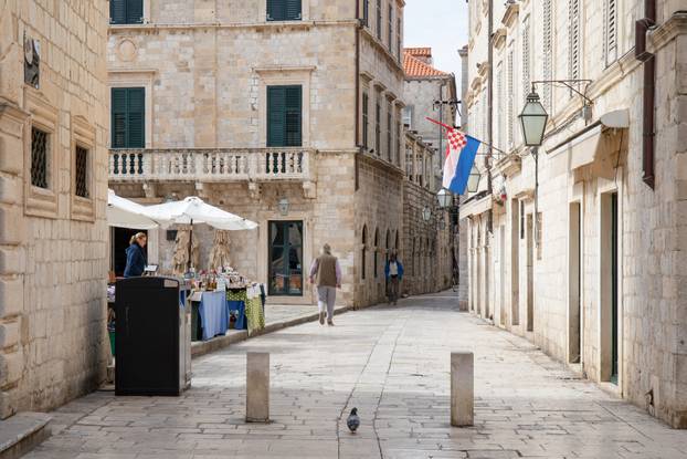 Gradske ulice u Dubrovniku praznije su nego inače