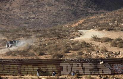 Zbog okršaja su zatvorili granicu SAD-a i Meksika
