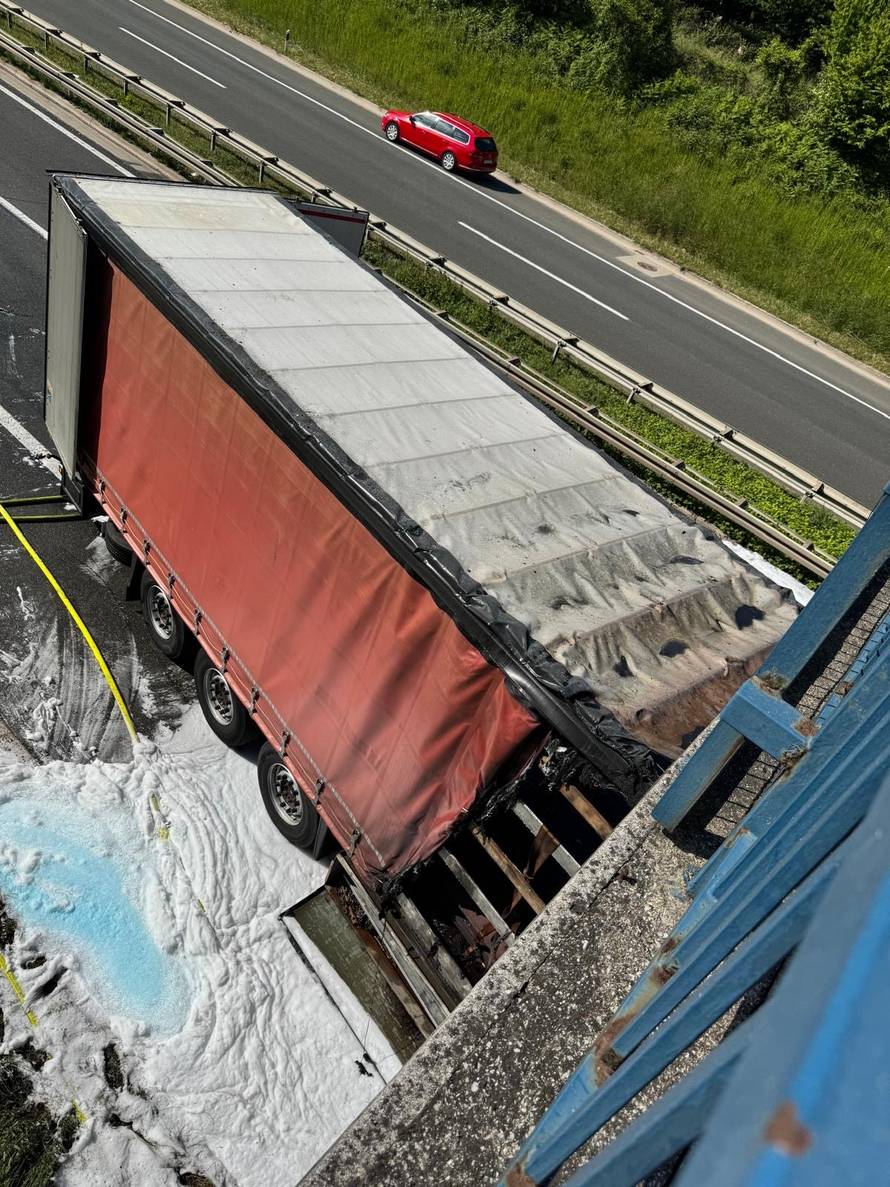 VIDEO Buktinja na A3:  Zapalio se šleper kod Svete Nedelje, kolona na obilaznici duga 4 km