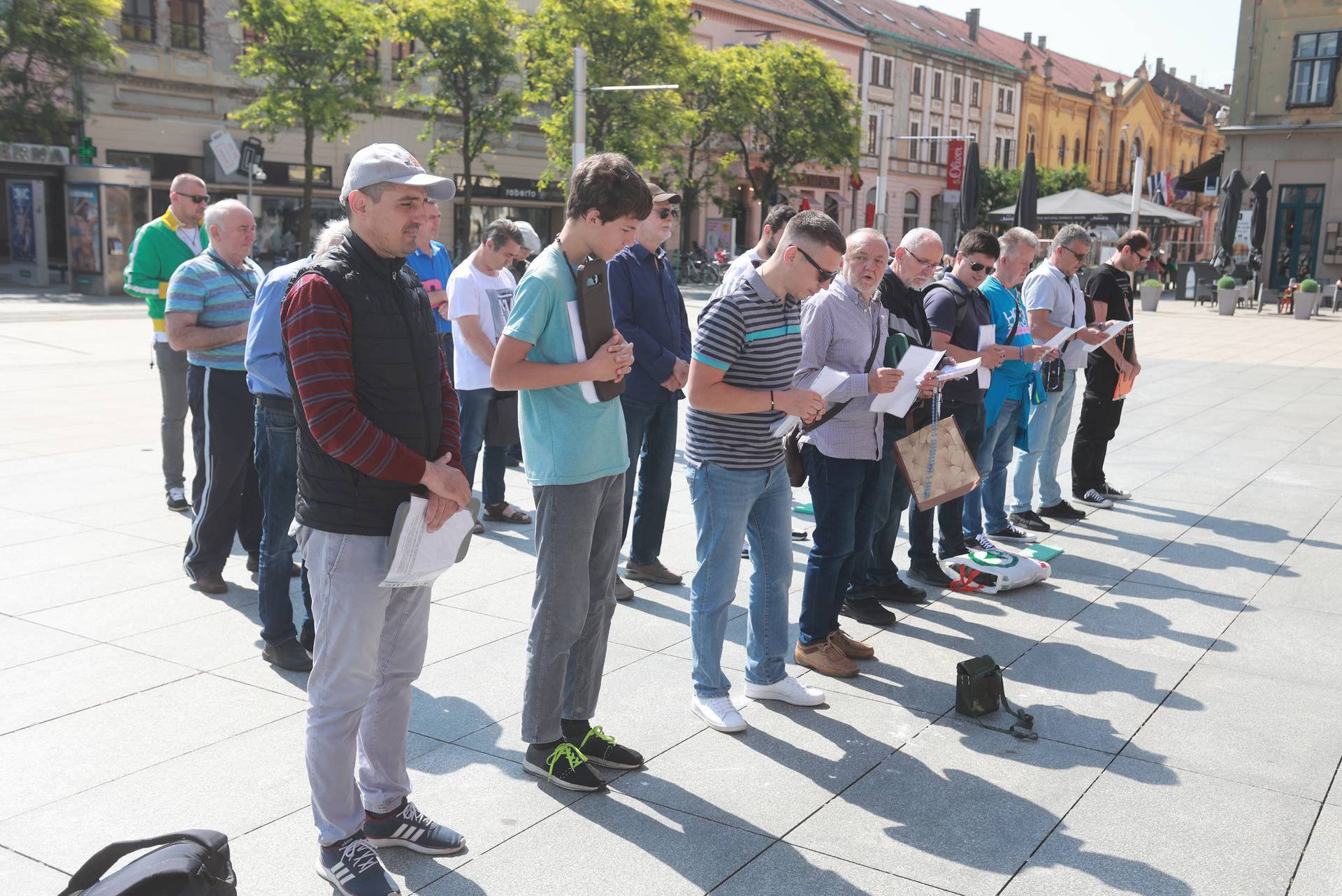 Osijek: I ove subote skupina muškaraca molila krunicu