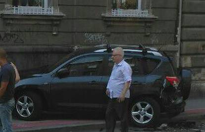 Bivši predsjednik Ivo Josipović se zabio u parkirani automobil