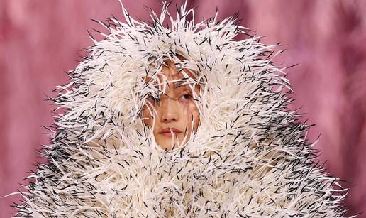 FOTO Ovo &cacute;emo nositi na ljeto? Neke kreacije su vrlo prozirne, a neke sli&ccaron;e na &ccaron;ista&ccaron; za pra&scaron;inu...