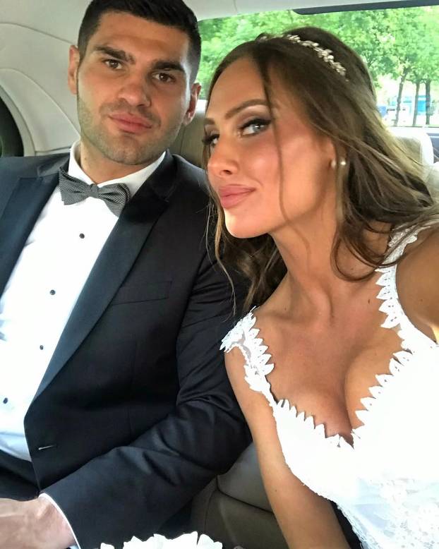 FOTO Ovo je ljepotica koja je osvojila srce Filipa Hrgovića. Od početka stoji uz 'El Animala'...