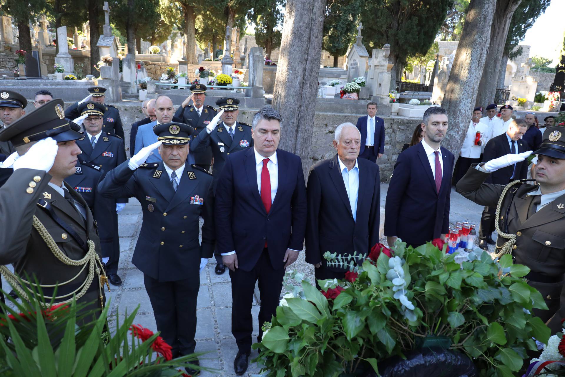 Iako nije pozvan, predsjednik Milanović u Dubrovniku je odao počast poginulim braniteljima povodom obilježavanja 30. obljetnice oslobađanja juga Hrvatske