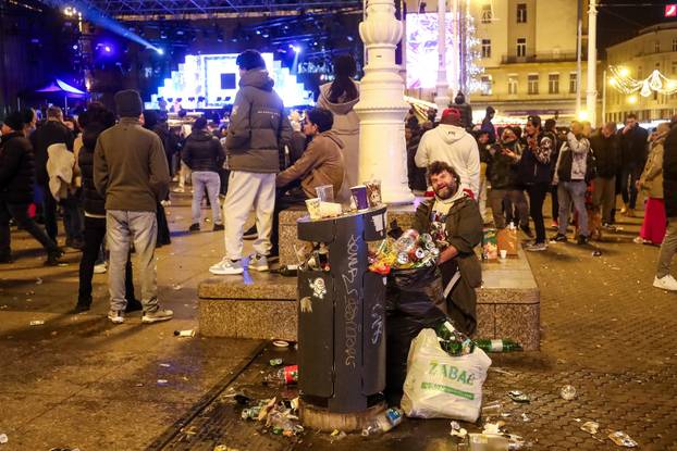Zagreb: Smeće na gradskim ulicama nakon proslave Nove godine 