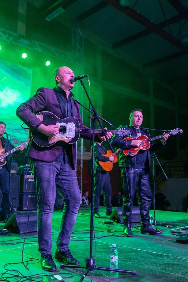 Županja: 13. božićni koncert Opće Opasnosti i prijatelja