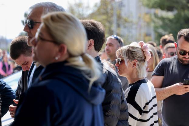 Zadar: Red za karte za koncert Thompsona na Hipodromu