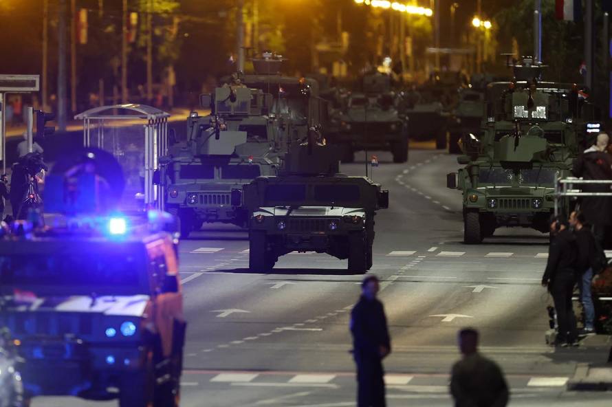 Generalna proba svečanog vojnog mimohoda u večernjim satima privukla zanimanje zagrepčana