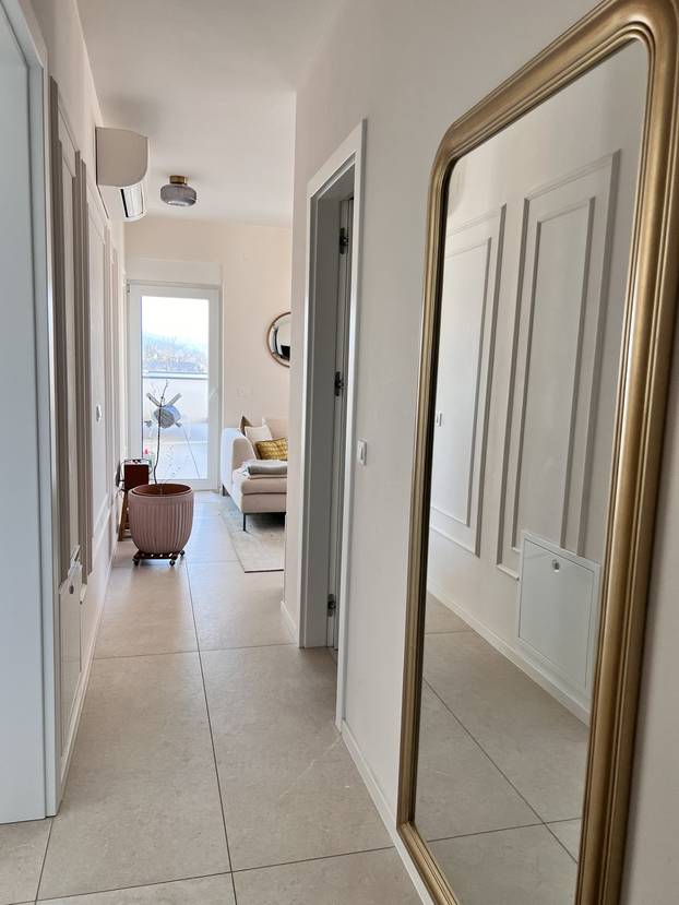 FOTO Naš poznati voditelj i žena mjesecima prodaju penthouse za skoro 400.000 eura! Zavirite