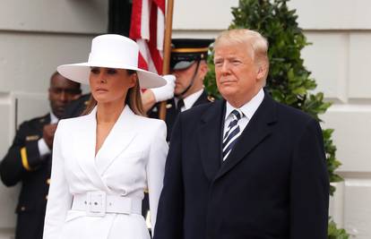 Trump o Melaniji: 'Nisam imao vremena kupiti poklon, okay?'