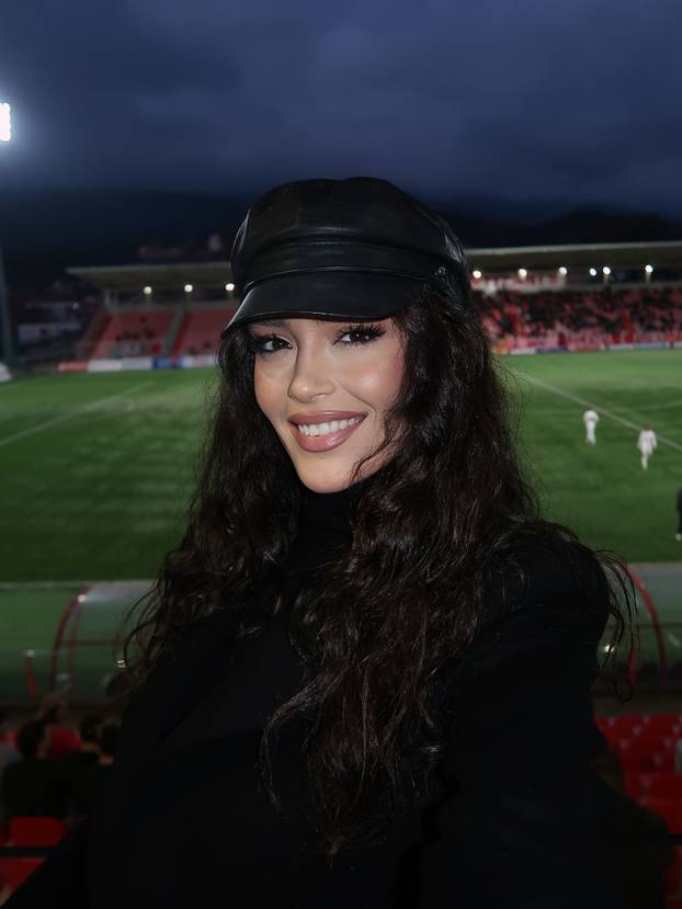 FOTO Obje su joj ispale. Tuga za najljepšu voditeljicu Lige prvaka