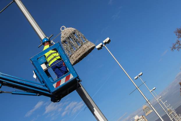 Zagreb: 56 dana do Božića - započelo dekoriranje prometnica