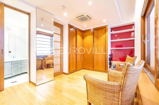 Prodaju penthouse u kojem se Lana Jurčević brčkala u jacuzziju i snimila hit! Cijena je vrtoglava