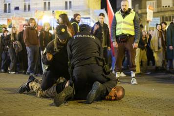 Zagreb: Policija uhitila mu&scaron;karca koji je verbalno napao sudionike No&cacute;nog mar&scaron;a