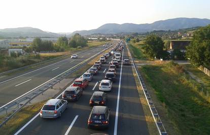 Na izlazu s autoceste prema Zagrebu kolona vozila 12 km