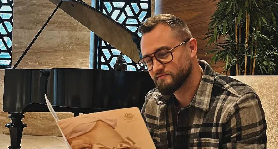 Matija Cvek otkrio spol bebe