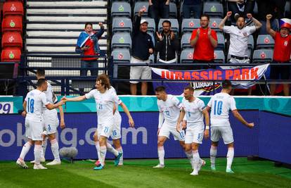 Nevjerojatni Schick i Vaclik na Hampden Parku utišali Škote!