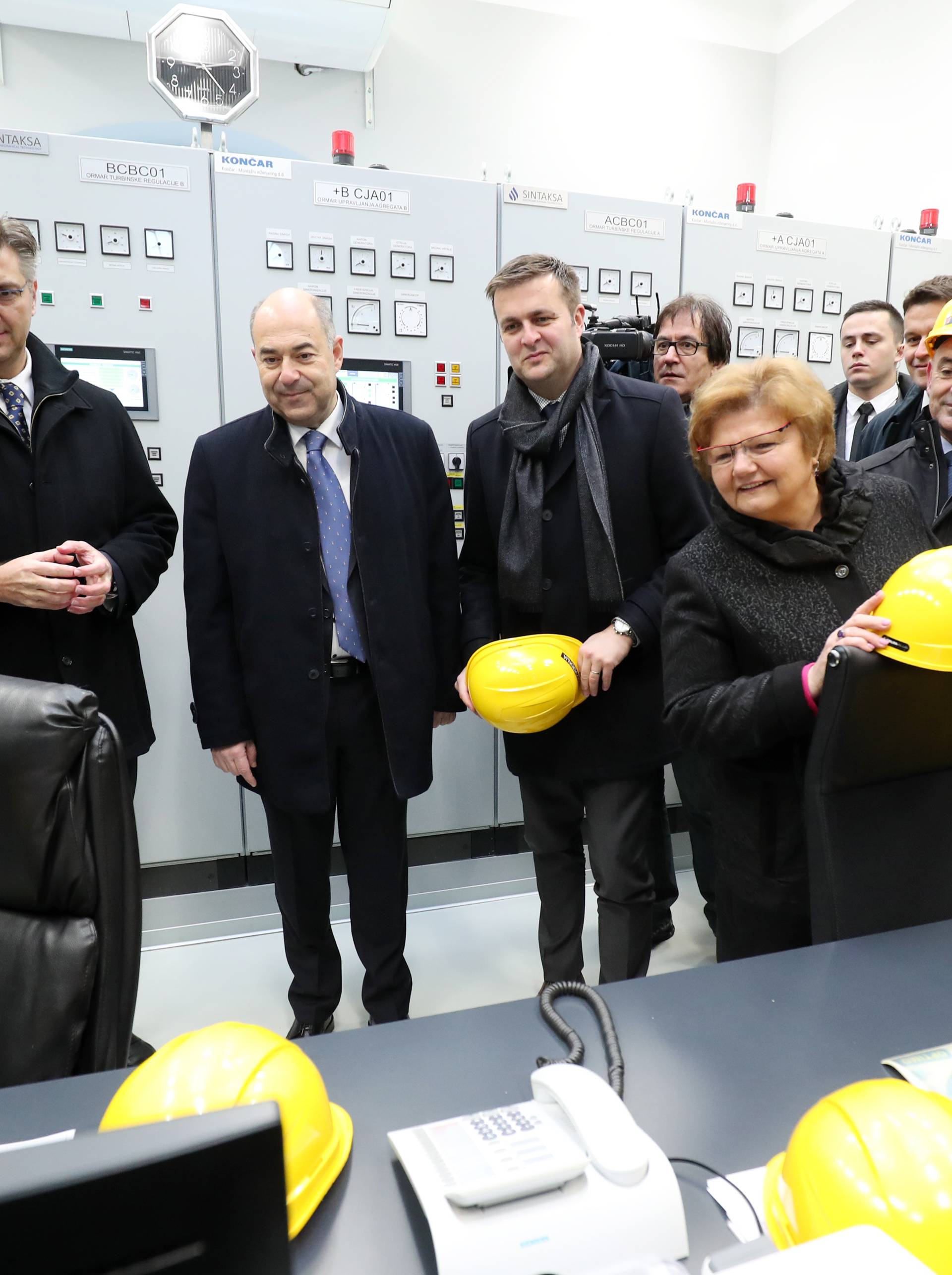 Ozalj: Premijer PlenkoviÄ pustio u rad agregat hidroelektrane