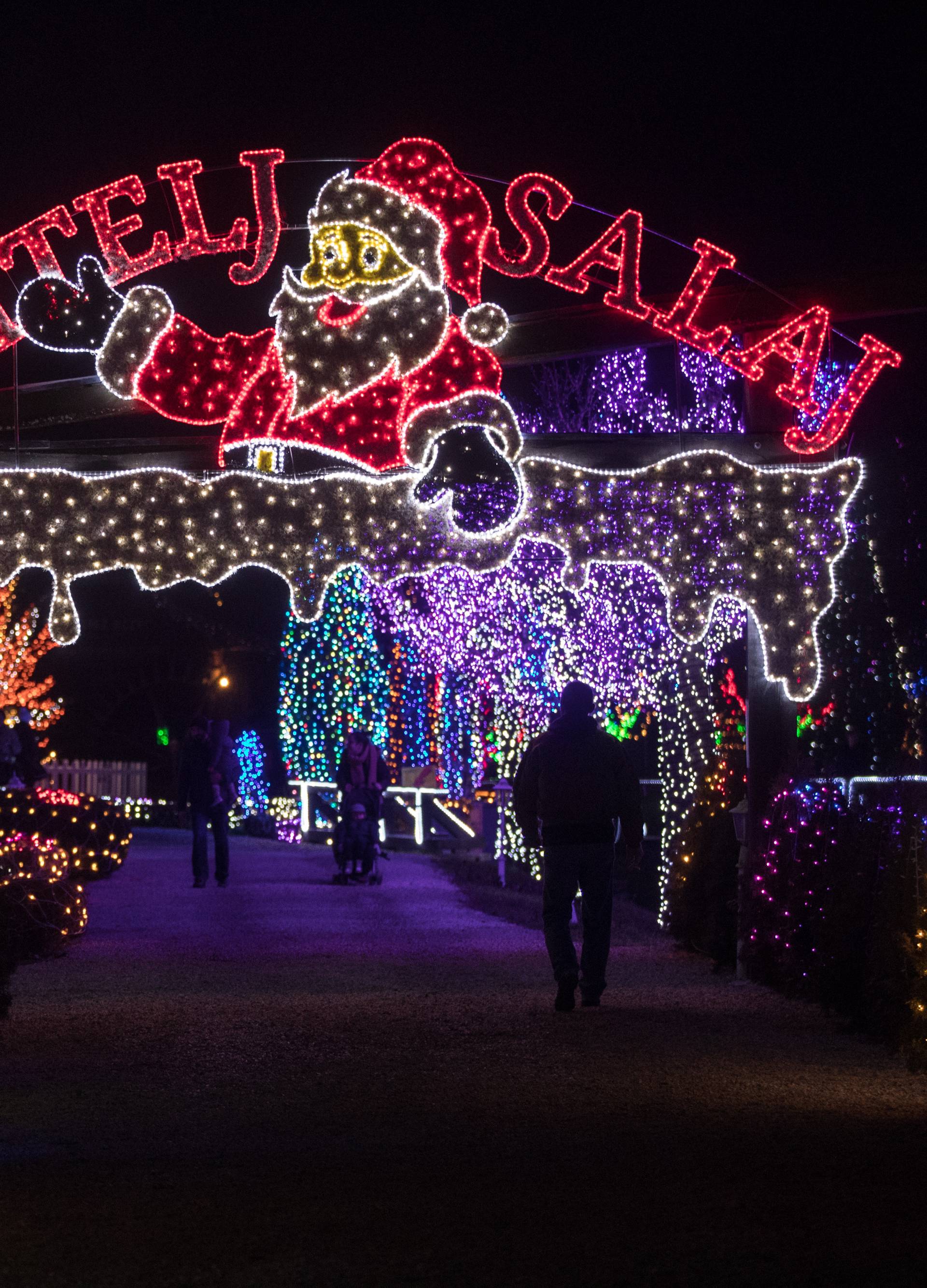 Božićna priča: Čak 2,5 milijuna lampica blista na imanju Salaj